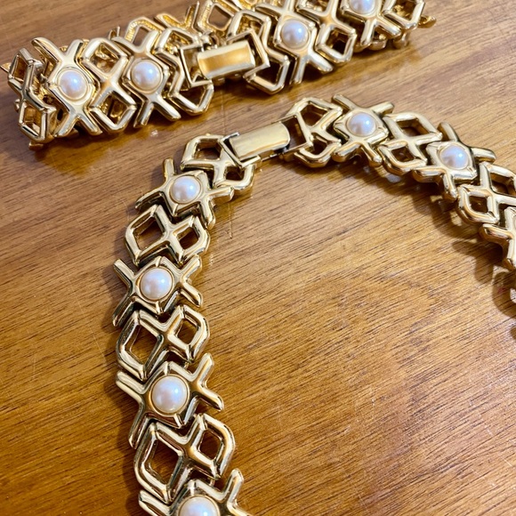 Vintage Monet Gold & Pearl XOX Statement Chocker Necklace and Bracelet Set - Picture 9 of 16
